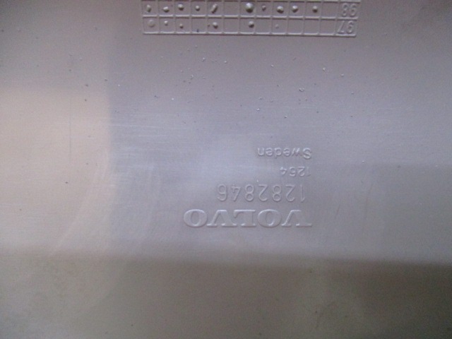 PIEZAS ADOSADAS TABLERO INSTRUM. ABAJO OEM N. 1282846 PIEZAS DE COCHES USADOS VOLVO V70 MK2 (2000 - 2008) DIESEL DESPLAZAMIENTO 24 ANOS 2006