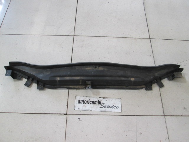 CHAPA DEBAJO DEL CAP? OEM N. 51846448 PIEZAS DE COCHES USADOS FIAT 500 L CINQUECENTO L (2012 IN POI) DIESEL DESPLAZAMIENTO 13 ANOS 2013