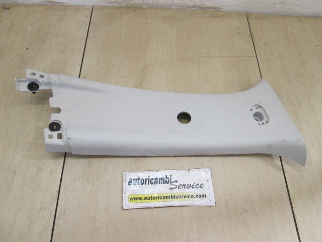 ADORNO, COLUMNA OEM N. 735522686 PIEZAS DE COCHES USADOS FIAT 500 L CINQUECENTO L (2012 IN POI) DIESEL DESPLAZAMIENTO 13 ANOS 2013