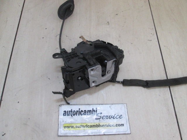 BLOQUEO CENTRAL DE LA PUERTA DELANTERA DERECHA OEM N. 805020401R PIEZAS DE COCHES USADOS RENAULT CAPTUR (DAL 2013) DIESEL DESPLAZAMIENTO 15 ANOS 2014