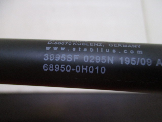 MUELLE D PRESI?N DEL GAS,TAPA PORTAMALET OEM N. 68950-0H010 PIEZAS DE COCHES USADOS TOYOTA AYGO (2005 - 2009) BENZINA DESPLAZAMIENTO 10 ANOS 2009