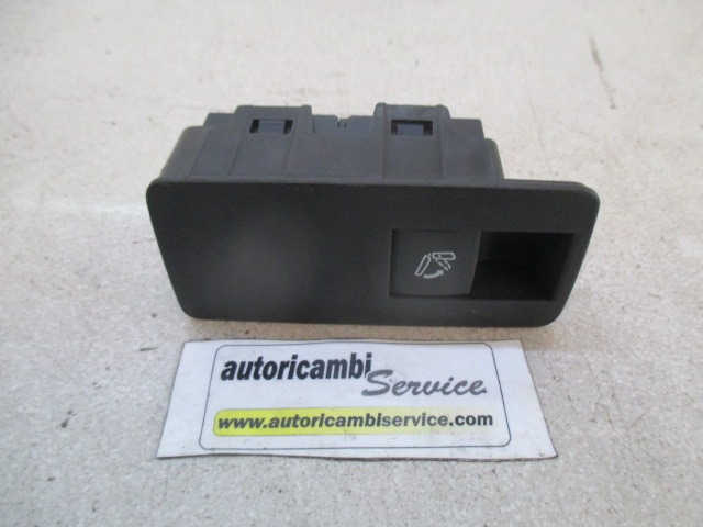 INTERRUPTORES DIVERSOS OEM N. 13333631 PIEZAS DE COCHES USADOS OPEL ASTRA J 5P/3P/SW (2009 - 2015) DIESEL DESPLAZAMIENTO 17 ANOS 2011