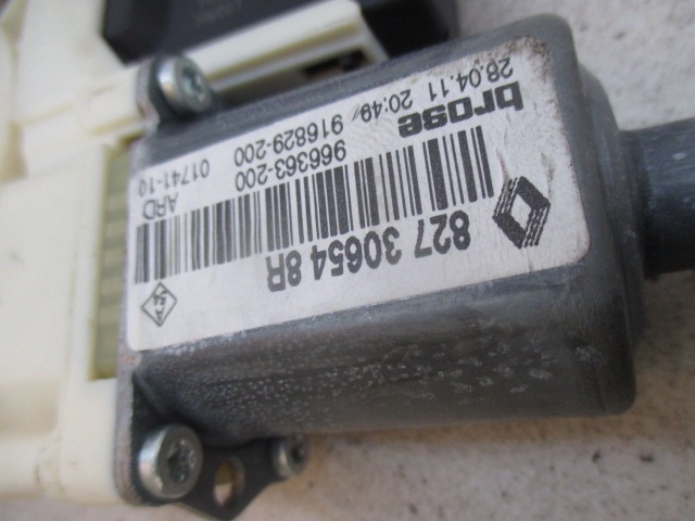 MOTOR DE LA VENTANA DE LA PUERTA TRASERA OEM N. 827306548R PIEZAS DE COCHES USADOS RENAULT MEGANE MK3 BER/SPORTOUR/ESTATE (2009 - 2015) DIESEL DESPLAZAMIENTO 15 ANOS 2011