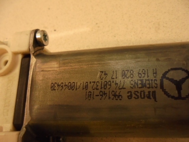 MOTOR DEL PARABRISAS DE LA PUERTA DELANTERA. OEM N. A1698201742 PIEZAS DE COCHES USADOS MERCEDES CLASSE A W169 5P C169 3P (2004 - 04/2008) DIESEL DESPLAZAMIENTO 20 ANOS 2007
