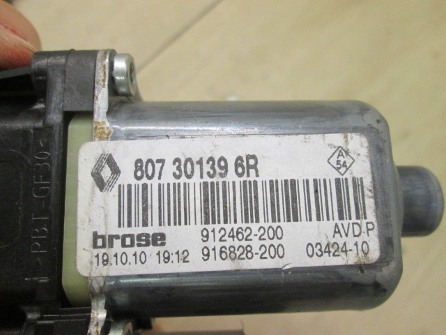 MOTOR DEL PARABRISAS DE LA PUERTA DELANTERA. OEM N. 825029240R PIEZAS DE COCHES USADOS RENAULT MEGANE MK3 BER/SPORTOUR/ESTATE (2009 - 2015) DIESEL DESPLAZAMIENTO 15 ANOS 2010