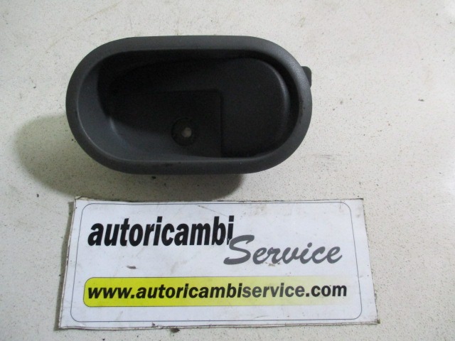 MANETA ABREPUERTA OEM N. 1201441 PIEZAS DE COCHES USADOS FORD FIESTA (2002 - 2004) DIESEL DESPLAZAMIENTO 14 ANOS 2003