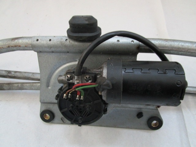 MOTOR DEL LIMPIAPARABRISAS OEM N. 3397020573 PIEZAS DE COCHES USADOS CITROEN XSARA PICASSO (1999 - 2010) DIESEL DESPLAZAMIENTO 20 ANOS 2004