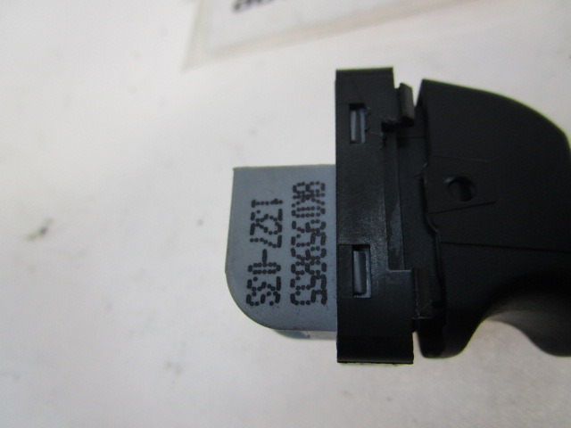 INTERRUPTOR ALZACRISTALES OEM N. 8K0959855 PIEZAS DE COCHES USADOS AUDI A5 8T COUPE/5P (2007 - 2011) DIESEL DESPLAZAMIENTO 30 ANOS 2007