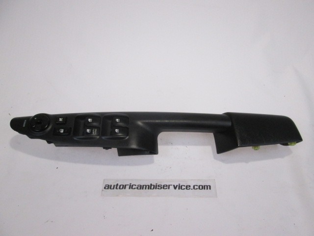 INTERRUPTOR ALZACRISTALES OEM N. 93570-25200 PIEZAS DE COCHES USADOS HYUNDAI TUCSON (2004 - 2009) DIESEL DESPLAZAMIENTO 20 ANOS 2007