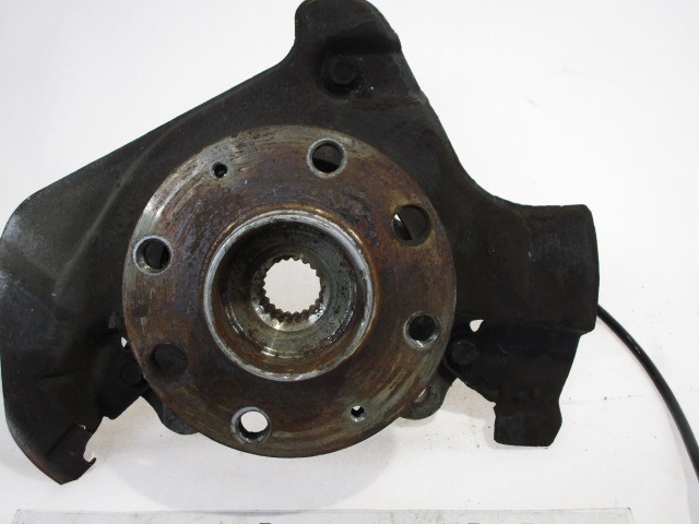 SOPORTE GIRATORIO IZQUIERDO / CUBO DE RUEDA CON APOYO, DELANTERO OEM N. 51776378 PIEZAS DE COCHES USADOS FIAT GRANDE PUNTO 199 (2005 - 2012) BENZINA DESPLAZAMIENTO 14 ANOS 2006