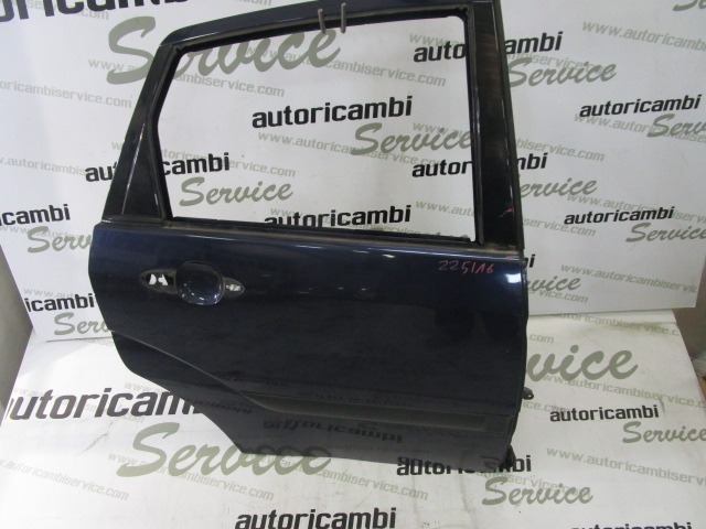 PUERTA TRASERA DERECHA OEM N. 1430137 PIEZAS DE COCHES USADOS FORD FOCUS  BER/SW (2001-2005) BENZINA DESPLAZAMIENTO 16 ANOS 2004