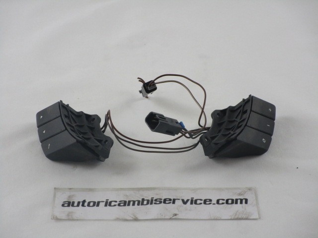 INTERRUPTOR VOLANTE MULTIFUNCI?N OEM N. 24402595 PIEZAS DE COCHES USADOS OPEL MERIVA A (2003 - 2006) DIESEL DESPLAZAMIENTO 17 ANOS 2004