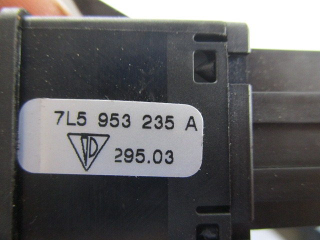 INTERRUPT.LUCES INTERMIT./CIERRE CENTRAL OEM N. 7L5953235A PIEZAS DE COCHES USADOS PORSCHE CAYENNE (2003 -2008) BENZINA DESPLAZAMIENTO 32 ANOS 2003