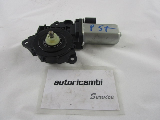 MOTOR DE LA VENTANA DE LA PUERTA TRASERA OEM N. 50045603 PIEZAS DE COCHES USADOS LANCIA MUSA MK2 350 (09/2007 - 8/2013) BENZINA/GPL DESPLAZAMIENTO 14 ANOS 2010