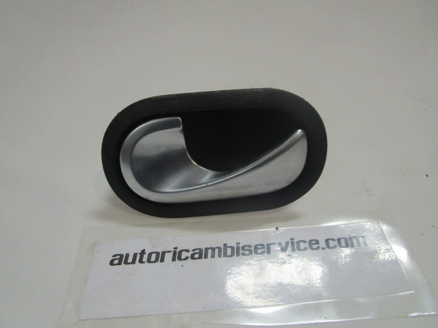 MANETA ABREPUERTA OEM N. 8200028487 PIEZAS DE COCHES USADOS RENAULT SCENIC/GRAND SCENIC (2003 - 2009) DIESEL DESPLAZAMIENTO 19 ANOS 2005