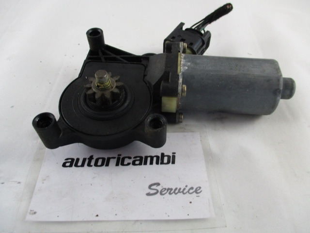 MOTOR DEL PARABRISAS DE LA PUERTA DELANTERA. OEM N. 130821709 PIEZAS DE COCHES USADOS MERCEDES CLASSE E W210 BER/SW (1995 - 2003) DIESEL DESPLAZAMIENTO 27 ANOS 2001