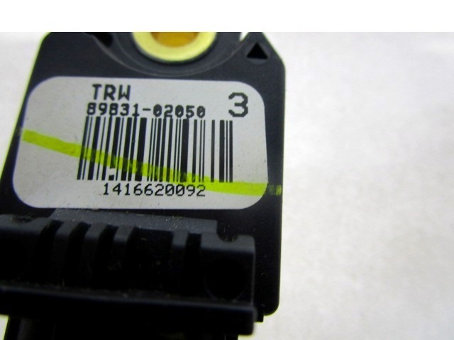 SENSOR AIRBAG OEM N. 89831-02050 PIEZAS DE COCHES USADOS TOYOTA COROLLA E120/E130 (2000 - 2006) DIESEL DESPLAZAMIENTO 14 ANOS 2006