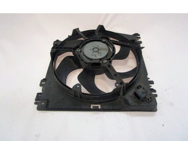 CERCO DE VENTILADOR CON VENTILADOR OEM N. 8200748439 1832064000 PIEZAS DE COCHES USADOS RENAULT CLIO (05/2009 - 2013) BENZINA DESPLAZAMIENTO 12 ANOS 2012