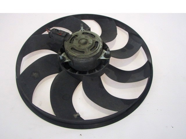 CERCO DE VENTILADOR CON VENTILADOR OEM N. 55703904 PIEZAS DE COCHES USADOS FIAT GRANDE PUNTO 199 (2005 - 2012) DIESEL DESPLAZAMIENTO 13 ANOS 2008