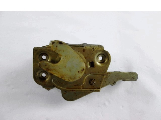 BLOQUEO CENTRAL DE LA PUERTA DELANTERA DERECHA OEM N. 40/121 PIEZAS DE COCHES USADOS FIAT 132 (1972 - 1981)BENZINA DESPLAZAMIENTO 16 ANOS 1974