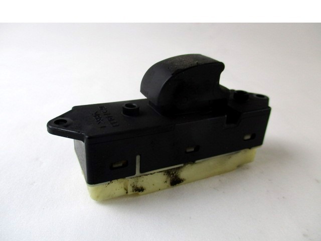 PANEL TRASERO OEM N. 8608A023 PIEZAS DE COCHES USADOS MITSUBISHI GRANDIS (2003 - 2011) DIESEL DESPLAZAMIENTO 20 ANOS 2006