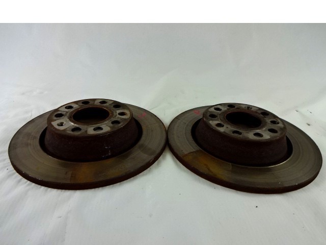 DISCO DE FRENO TRASERO OEM N. 5Q0615601G PIEZAS DE COCHES USADOS VOLKSWAGEN PASSAT B6 3C BER/SW (2005 - 09/2010)  DIESEL DESPLAZAMIENTO 20 ANOS 2007