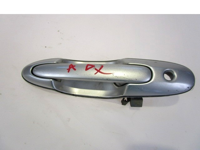 MANIJA DE LA PUERTA DELANTERA DERECHA OEM N. LC6458410G PIEZAS DE COCHES USADOS MAZDA MPV LW MK2 (1999 - 2006) DIESEL DESPLAZAMIENTO 20 ANOS 2002