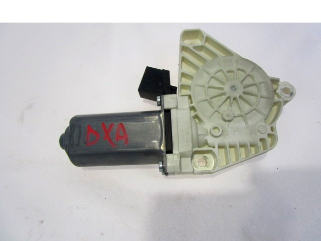 MOTOR DEL PARABRISAS DE LA PUERTA DELANTERA. OEM N. A1698204442 PIEZAS DE COCHES USADOS MERCEDES CLASSE A W169 5P C169 3P RESTYLING (05/2008 - 2012) DIESEL DESPLAZAMIENTO 20 ANOS 2010