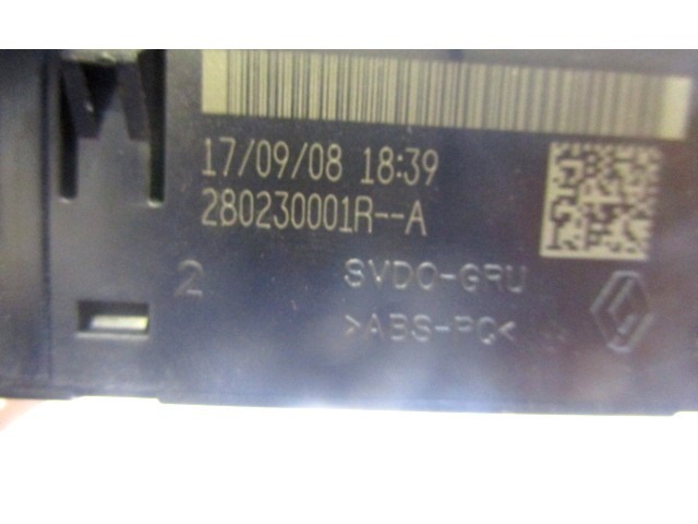 PUERTO USB / AUX OEM N. 280230001R PIEZAS DE COCHES USADOS RENAULT MEGANE MK3 BER/SPORTOUR/ESTATE (2009 - 2015) BENZINA DESPLAZAMIENTO 16 ANOS 2010