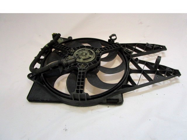 CERCO DE VENTILADOR CON VENTILADOR OEM N. 51831012 PIEZAS DE COCHES USADOS FIAT GRANDE PUNTO 199 (2005 - 2012) DIESEL DESPLAZAMIENTO 13 ANOS 2009