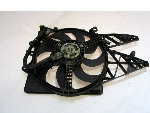 CERCO DE VENTILADOR CON VENTILADOR OEM N. 51831012 PIEZAS DE COCHES USADOS FIAT GRANDE PUNTO 199 (2005 - 2012) DIESEL DESPLAZAMIENTO 13 ANOS 2009