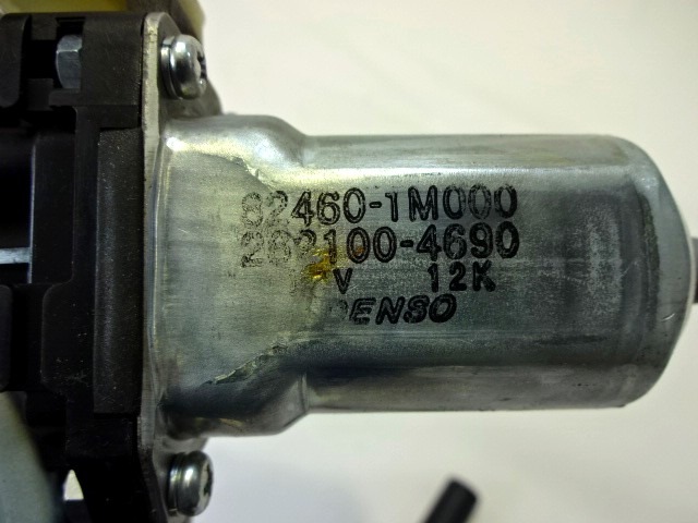 MOTOR DEL PARABRISAS DE LA PUERTA DELANTERA. OEM N. 82460-1M000 PIEZAS DE COCHES USADOS KIA SOUL (2008 - 2014) DIESEL DESPLAZAMIENTO 16 ANOS 2009