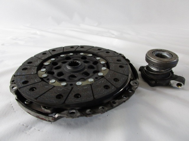 EMBRAGUE OEM N. 323058610 PIEZAS DE COCHES USADOS OPEL ASTRA H L48,L08,L35,L67 5P/3P/SW (2004 - 2007) DIESEL DESPLAZAMIENTO 17 ANOS 2006