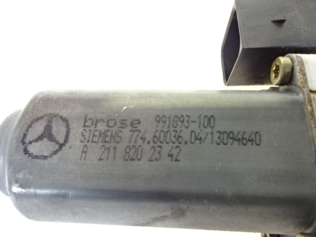 MOTOR DE LA VENTANA DE LA PUERTA TRASERA OEM N. A2118202342 PIEZAS DE COCHES USADOS MERCEDES CLASSE E W211 BER/SW (03/2002 - 05/2006) DIESEL DESPLAZAMIENTO 32 ANOS 2005