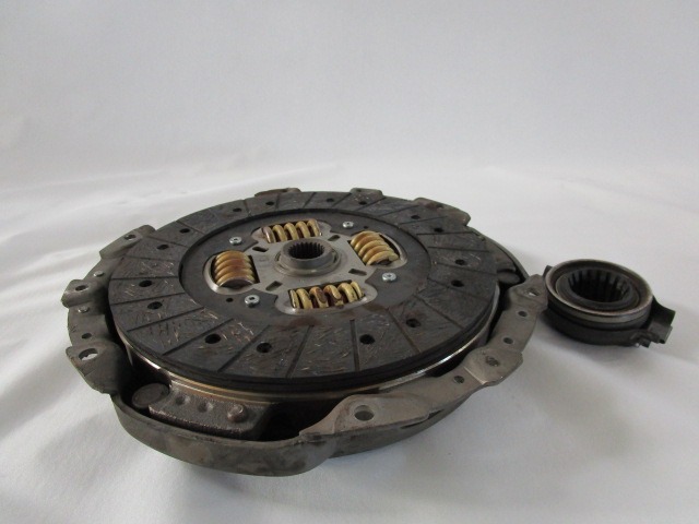 EMBRAGUE OEM N. 693829 PIEZAS DE COCHES USADOS NISSAN TERRANO II R20 (1996 - 1999) DIESEL DESPLAZAMIENTO 27 ANOS 1995