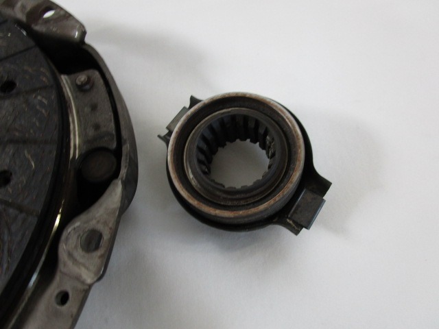 EMBRAGUE OEM N. 693829 PIEZAS DE COCHES USADOS NISSAN TERRANO II R20 (1996 - 1999) DIESEL DESPLAZAMIENTO 27 ANOS 1995