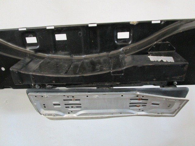 SOPORTE TRASERO OEM N. 858120F010 PIEZAS DE COCHES USADOS NISSAN TERRANO II R20 (1996 - 1999) DIESEL DESPLAZAMIENTO 27 ANOS 1995