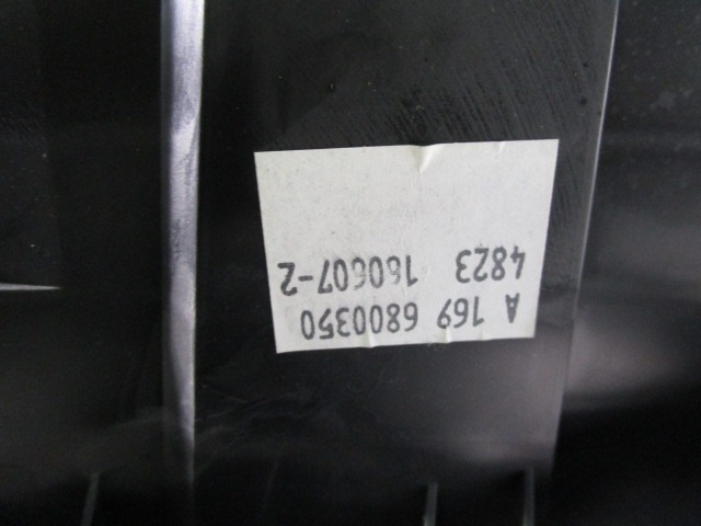 SOPORTE DE OBJETO DE TUNEL SIN BRAZO OEM N. A1696800350 PIEZAS DE COCHES USADOS MERCEDES CLASSE A W169 5P C169 3P (2004 - 04/2008) DIESEL DESPLAZAMIENTO 20 ANOS 2007