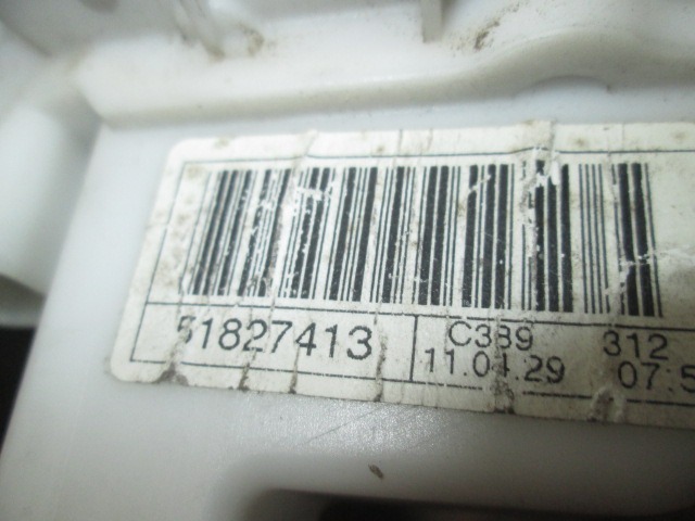 BLOQUEO CENTRAL DE LA PUERTA IZQUIERDA DELANTERA OEM N. 51827413 PIEZAS DE COCHES USADOS FIAT 500 CINQUECENTO (2007 - 2015) DIESEL DESPLAZAMIENTO 13 ANOS 2007