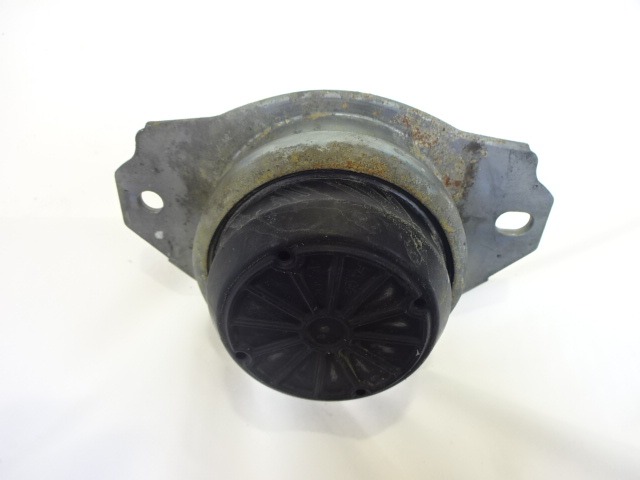 SOPORT DEL MOTOR OEM N. KKB500441G PIEZAS DE COCHES USADOS LAND ROVER RANGE ROVER SPORT (2005 - 2010) DIESEL DESPLAZAMIENTO 27 ANOS 2007