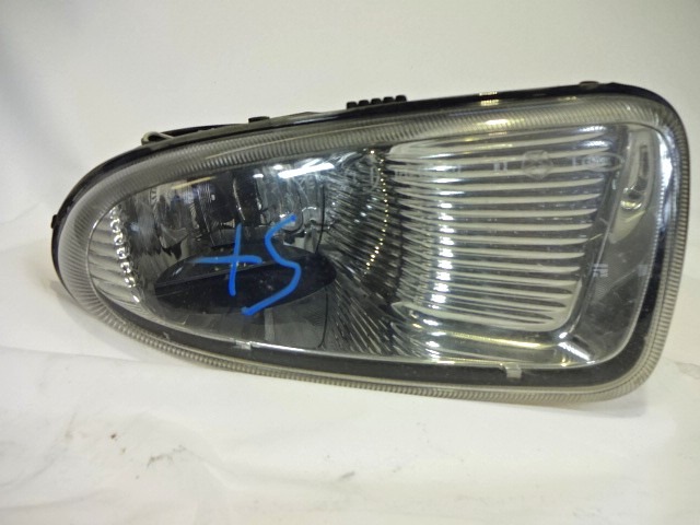 FARO ANTINIEBLA IZQUIERDA OEM N. 04857239AB PIEZAS DE COCHES USADOS CHRYSLER VOYAGER/GRAN VOYAGER RG RS MK4 (2001 - 2007) DIESEL DESPLAZAMIENTO 25 ANOS 2001