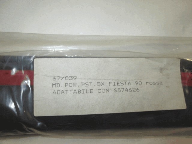 MOLDURAS LATERALES DEL CUERPO OEM N. 6574626 PIEZAS DE COCHES USADOS FORD FIESTA (1989 - 1995)BENZINA DESPLAZAMIENTO 13 ANOS 1989