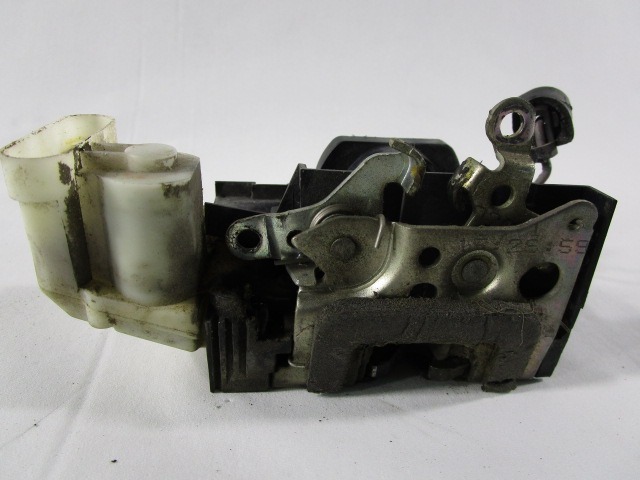 BLOQUEO CENTRAL DE LA PUERTA DELANTERA DERECHA OEM N. 46535997 PIEZAS DE COCHES USADOS FIAT PUNTO 188 188AX MK2 (1999 - 2003) BENZINA DESPLAZAMIENTO 12 ANOS 2002