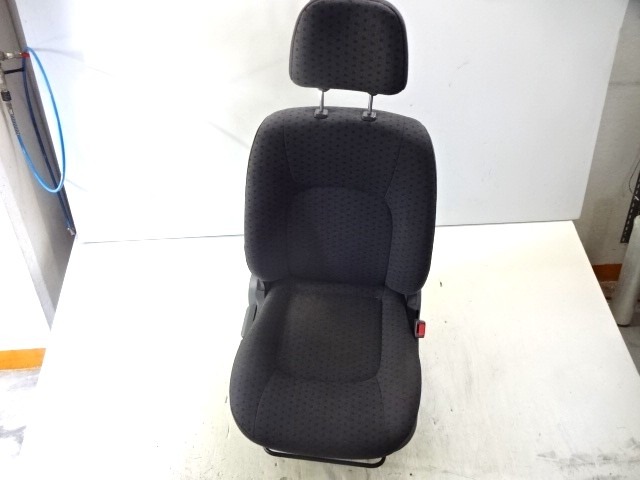 ASIENTO DELANTERO DERECHO OEM N. 19802 SEDILE ANTERIORE DESTRO TESSUTO PIEZAS DE COCHES USADOS KIA CARENS (1999 - 2006) DIESEL DESPLAZAMIENTO 20 ANOS 2005