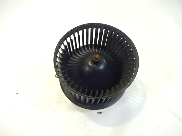 VENTILADOR OEM N. VP8E2H-18456-AA PIEZAS DE COCHES USADOS FORD FIESTA (09/2008 - 11/2012) DIESEL DESPLAZAMIENTO 14 ANOS 2008