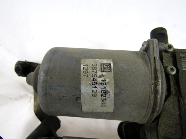 MOTOR DEL LIMPIAPARABRISAS OEM N. 13182340 PIEZAS DE COCHES USADOS OPEL CORSA D (2006 - 2011) DIESEL DESPLAZAMIENTO 13 ANOS 2007