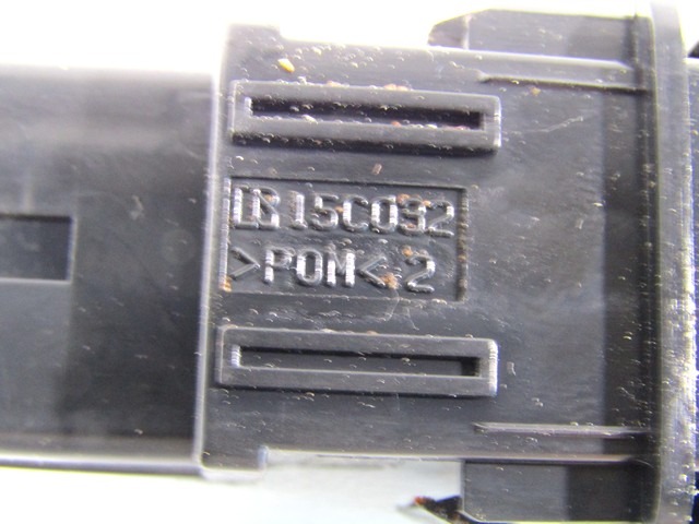 INTERRUPTORES DIVERSOS OEM N. 15C092 PIEZAS DE COCHES USADOS TOYOTA URBAN CRUISER (2009 - 2014) DIESEL DESPLAZAMIENTO 14 ANOS 2009