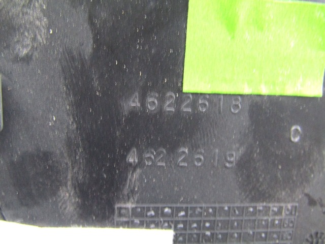 SALIDA DE AIRE OEM N. 7701058410 PIEZAS DE COCHES USADOS RENAULT MODUS RESTYLING (2008 - 09/2013) DIESEL DESPLAZAMIENTO 15 ANOS 2011