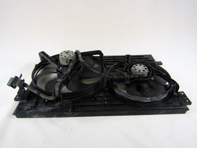 CERCO DE VENTILADOR CON VENTILADOR OEM N. 1J0121207C PIEZAS DE COCHES USADOS VOLKSWAGEN GOLF MK4 BER/SW (1998 - 2004) DIESEL DESPLAZAMIENTO 19 ANOS 1998