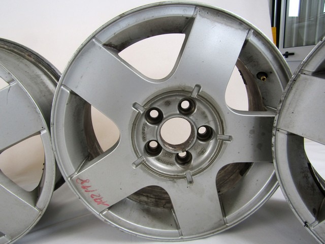 JUEGO DE RUEDAS DE ALEACI?N 15' OEM N. 1J0601025B PIEZAS DE COCHES USADOS VOLKSWAGEN GOLF MK4 BER/SW (1998 - 2004) DIESEL DESPLAZAMIENTO 19 ANOS 1998